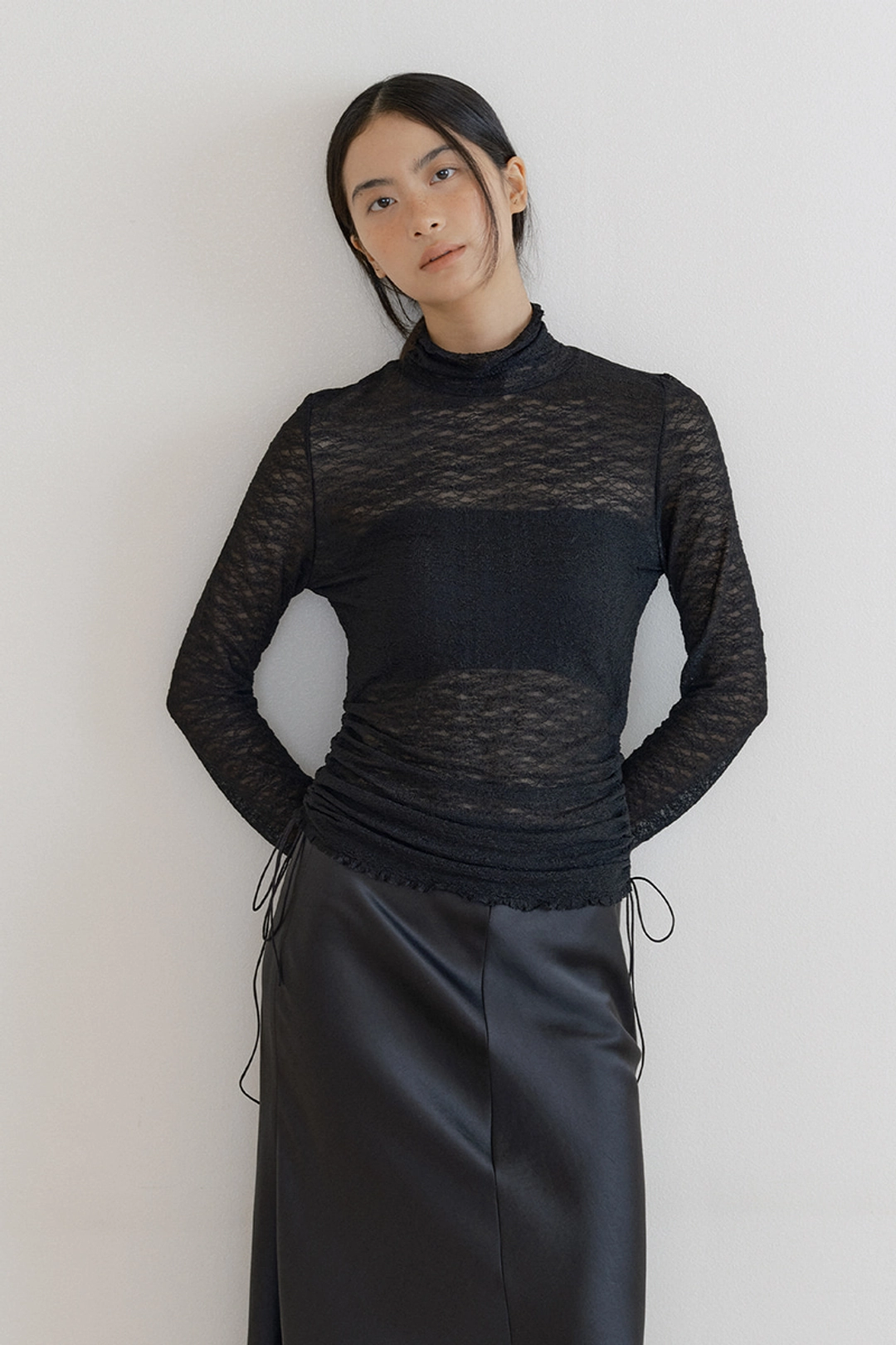 루시르주 Lace string turtleneck top (black) 상품 이미지 2