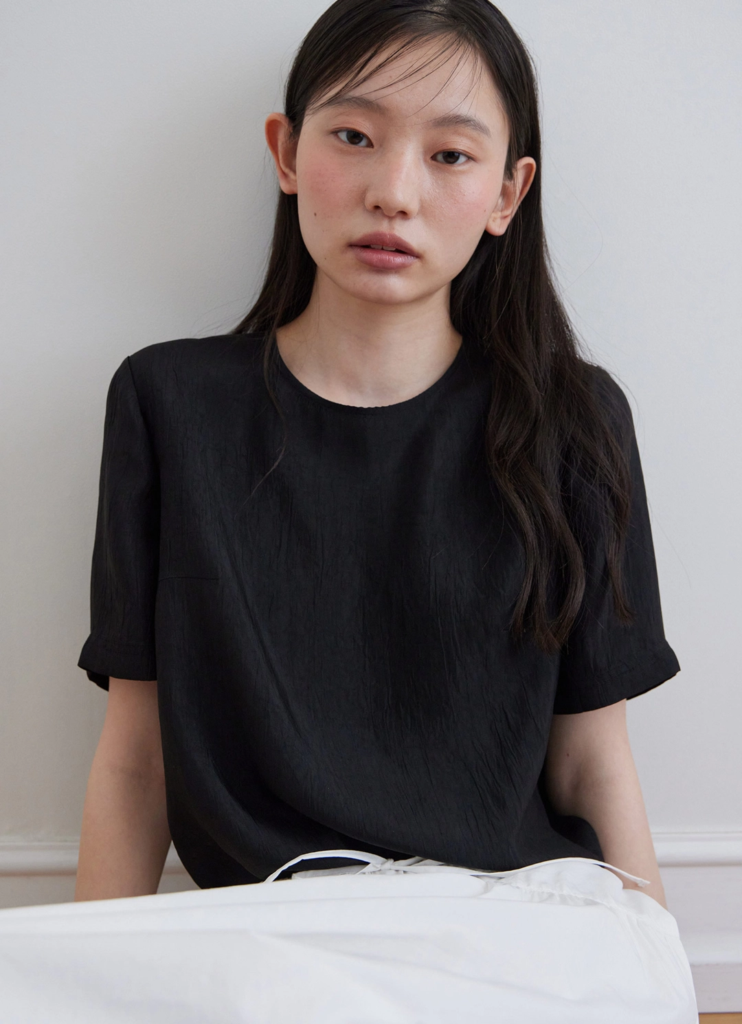 스텝어라운드 [9차] CRACK HALF SLEEVES BLOUSE_BLACK 상품 이미지 2
