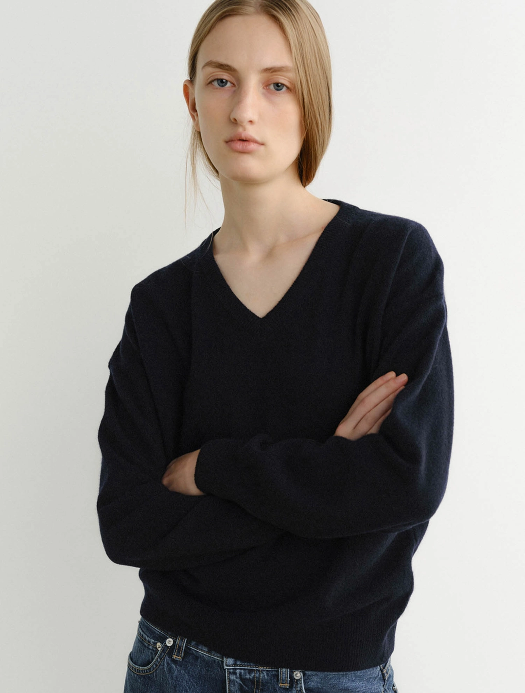 이아 Rode Cashmere V Neck Pullover (Navy) 상품 이미지 3