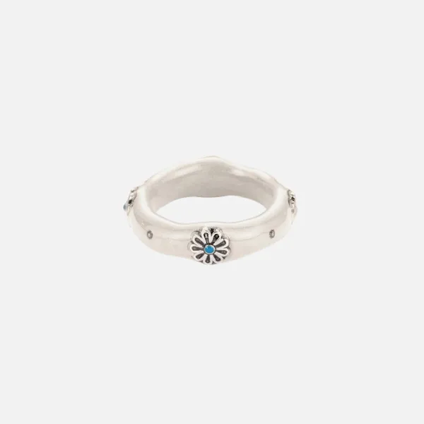 pollen ring-white
