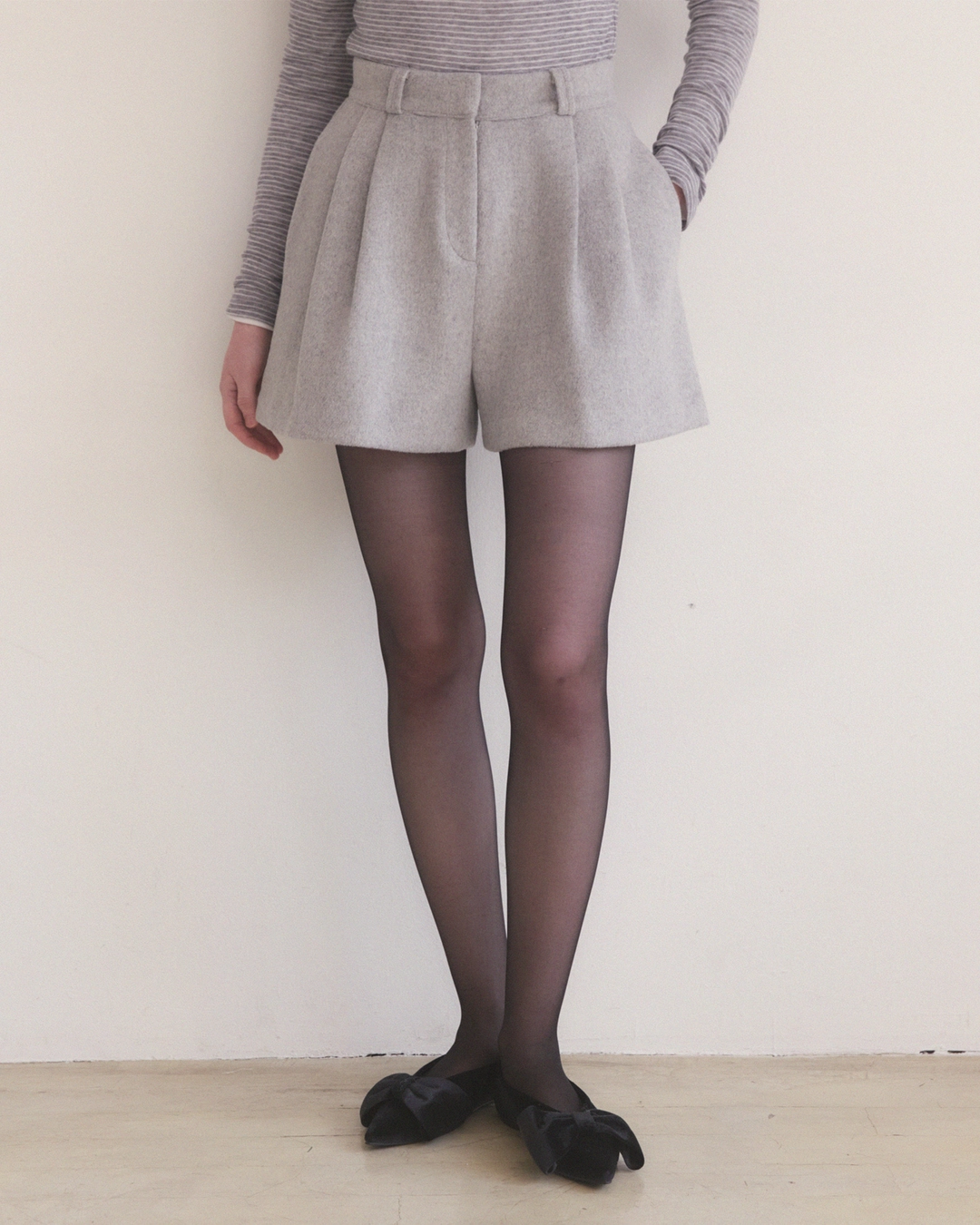 어다울 Woolen pintuck short pants - light grey 상품 이미지 1