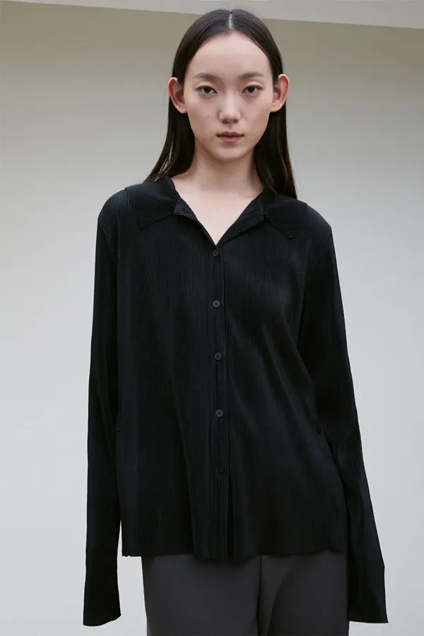 WIDE COLLAR PLEATED BLOUSE BLACK