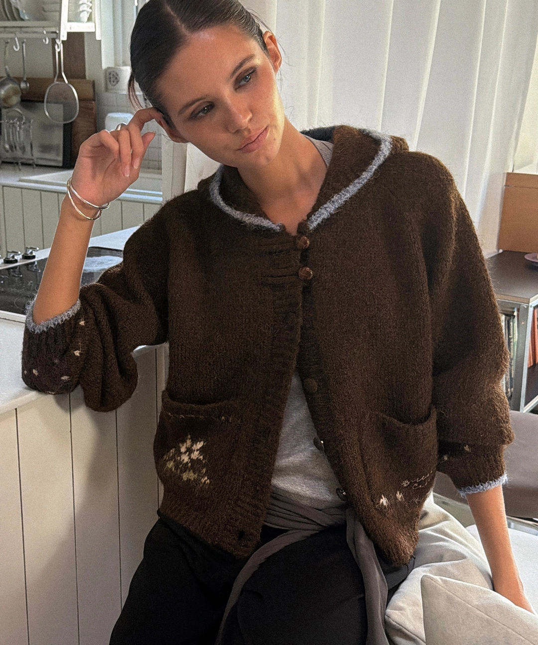 비터셀즈 Flora Hood Cardigan-Brown 상품 이미지 2