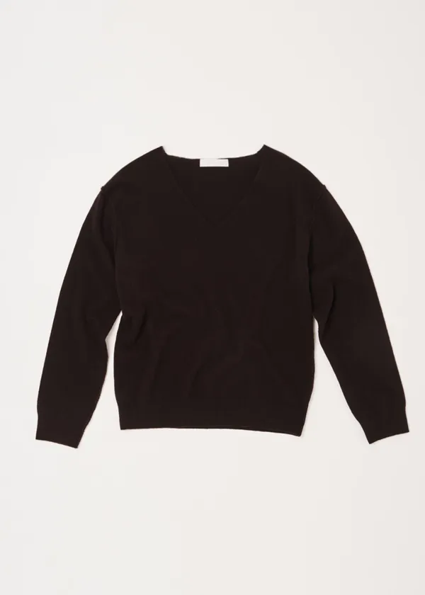 INSIDE OUT V-NECK SWEATER IN DARK BROWN