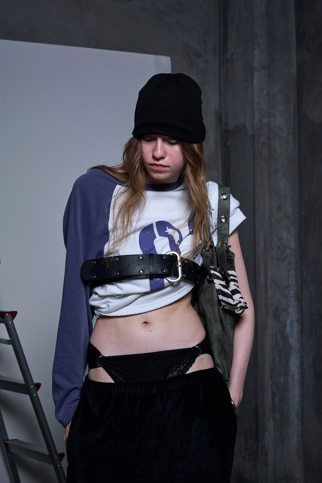 뎁크 RAGLAN LONG-SLEEVE TOP - NAVY 상품 이미지 2