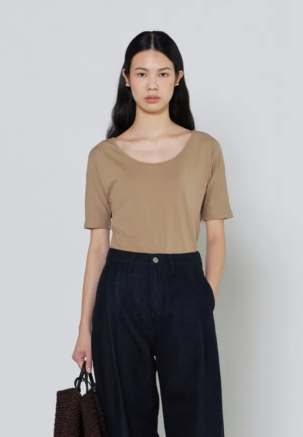 SLIM FIT U NECK T-SHIRTS - BEIGE