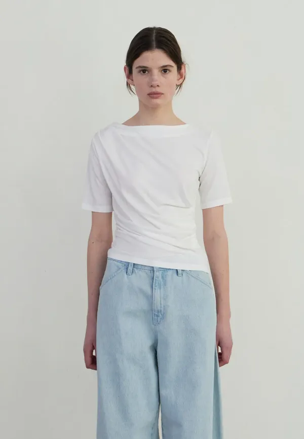 UNBALANCE DRAPE HALF T-SHIRT - IVORY