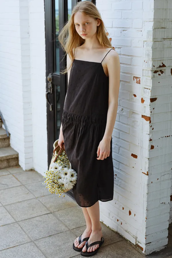 embroidery string dress (black)