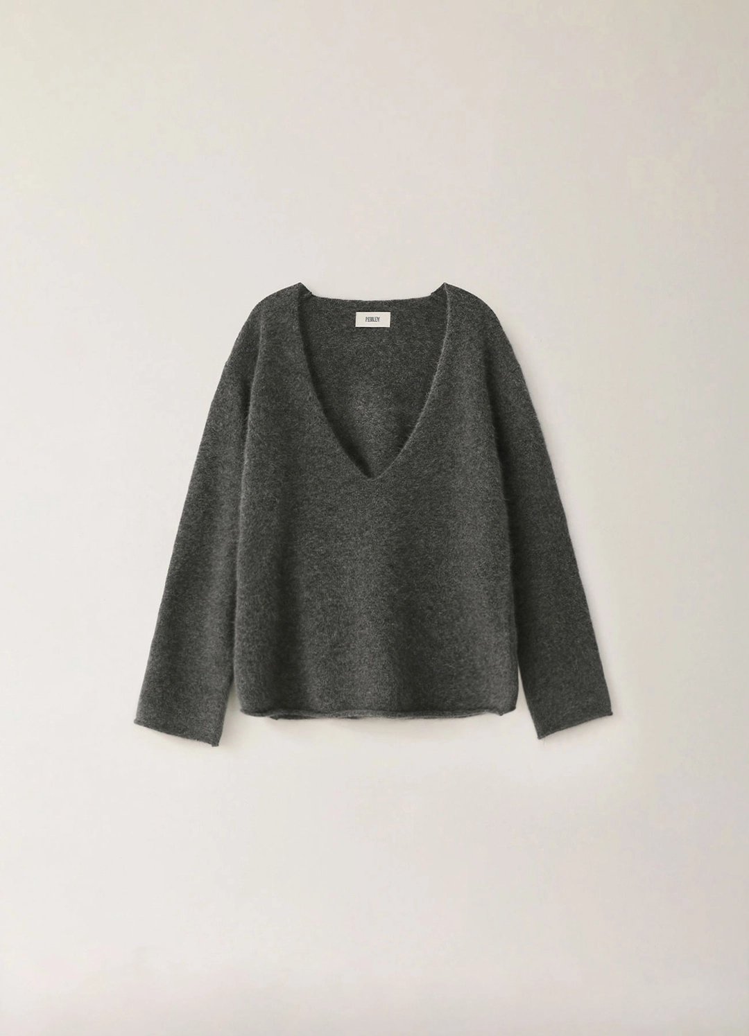 페블엠 Raccoon Deep V-Neck Knit - Charcoal (10월 말 순차배송) 상품 이미지 1