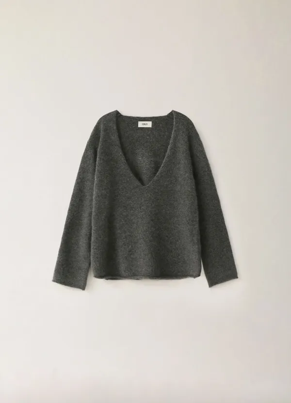Raccoon Deep V-Neck Knit - Charcoal (10월 말 순차배송)