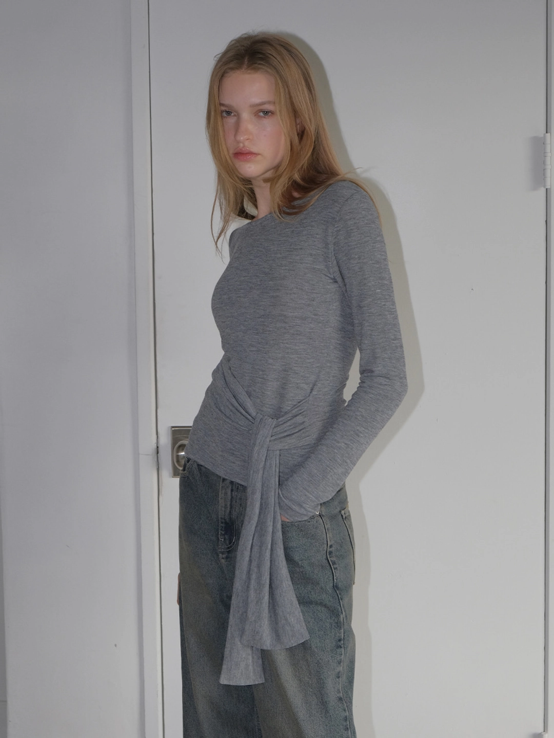 에트몽 Diagonal Knotted T-Shirt, Melange Grey 상품 이미지 2