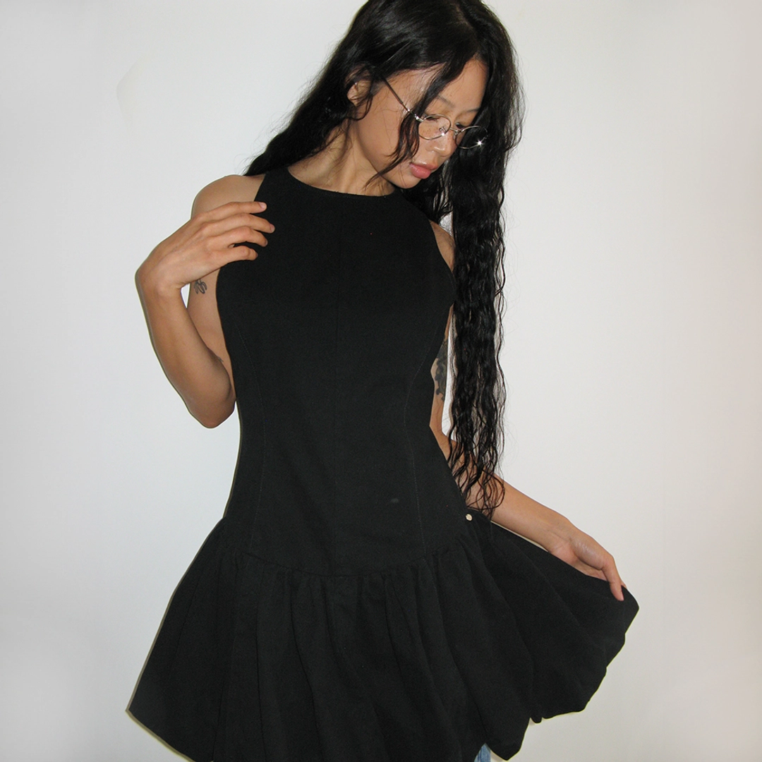 론론 PUMPKIN SLEEVELESS DENIM DRESS BLACK 상품 이미지 2