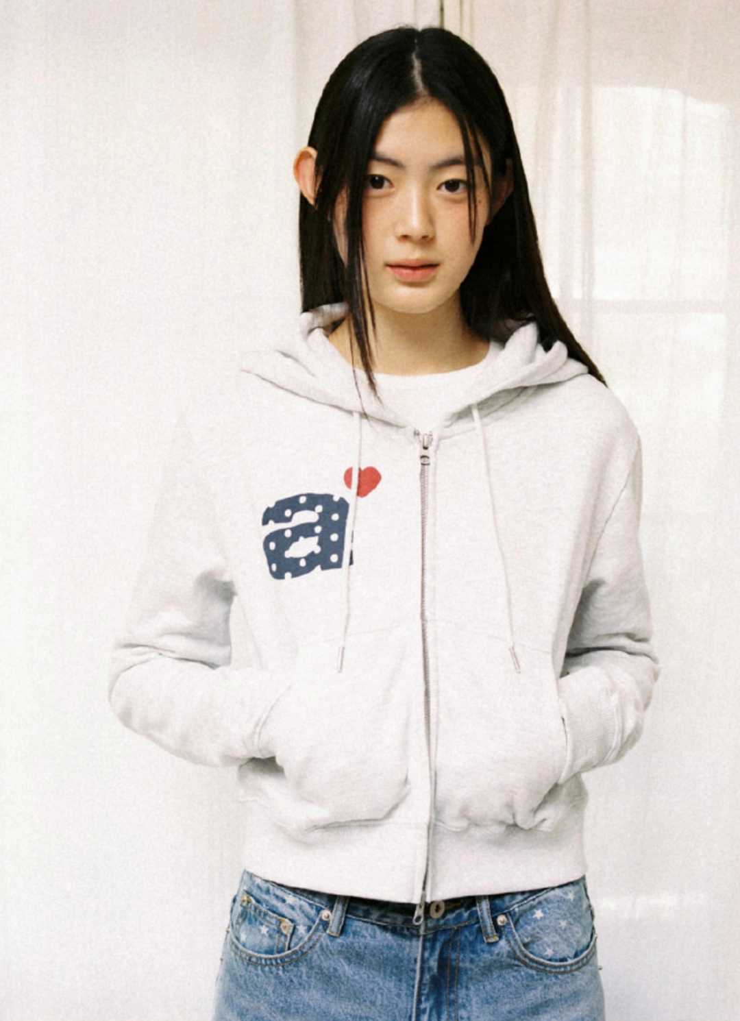 에이이에이이 DOT SMALL LETTER CROP HOOD ZIP UP [LIGHT GREY] 상품 이미지 2