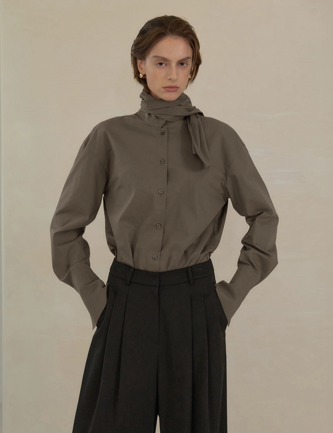 노미나떼 Rosy Ribbon Blouse (Ash Brown) 상품 이미지 3