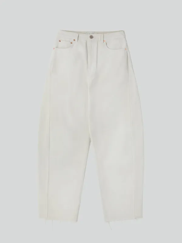 PAINTED DETAIL CURVED DENIM PANTS (ECRU)