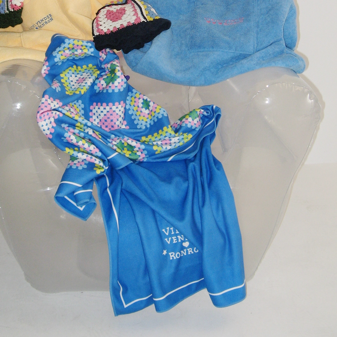 론론 CROCHET REVERSIBLE BEACH TOWEL BLUE 상품 이미지 2