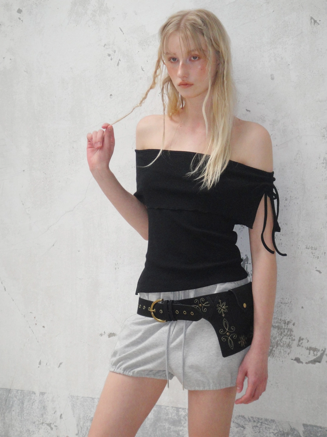 에트몽 String Off Shoulder T-Shirt, Black 상품 이미지 1