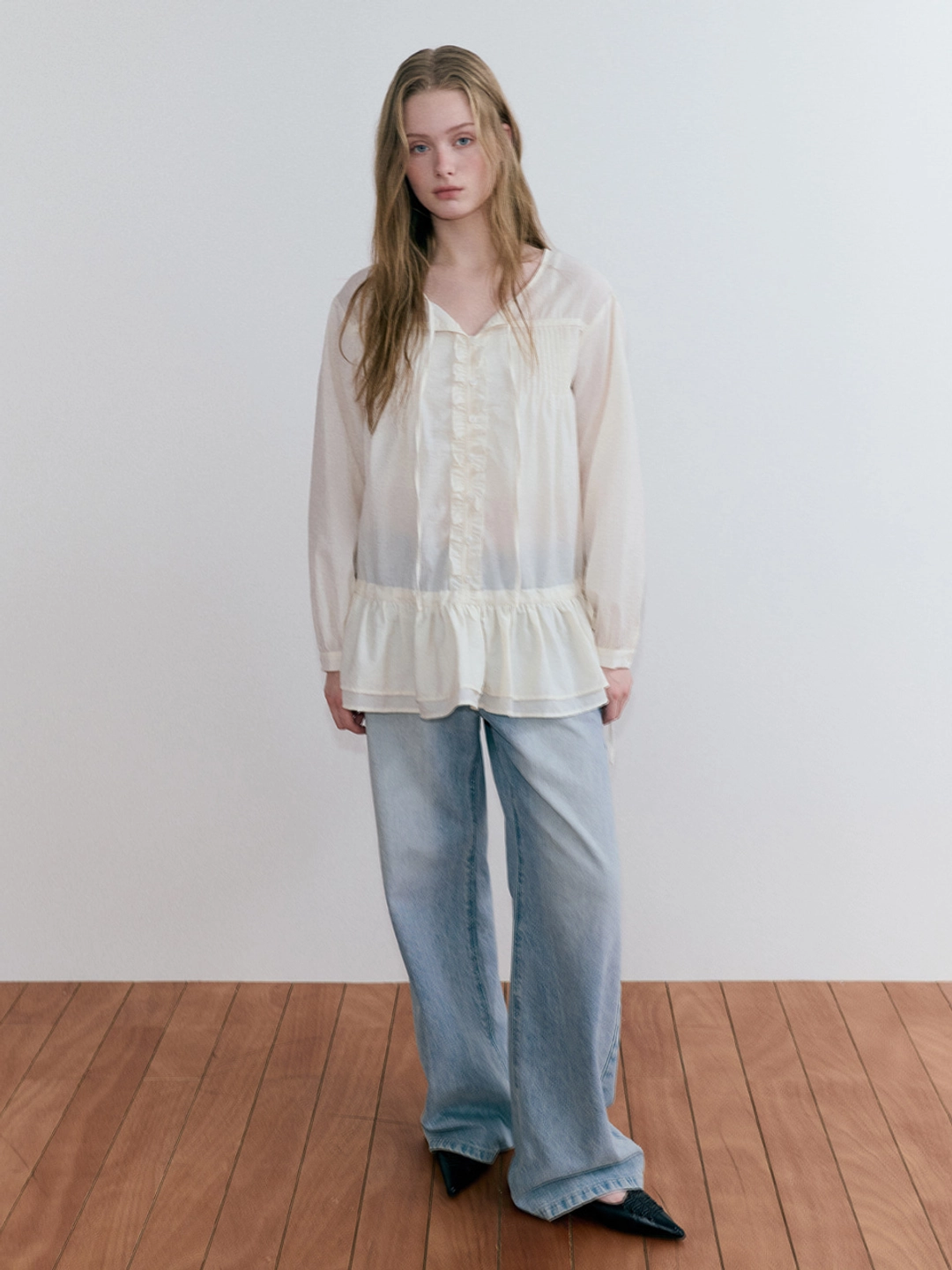 에트몽 Pintuck String Frill Blouse, Ivory 상품 이미지 1