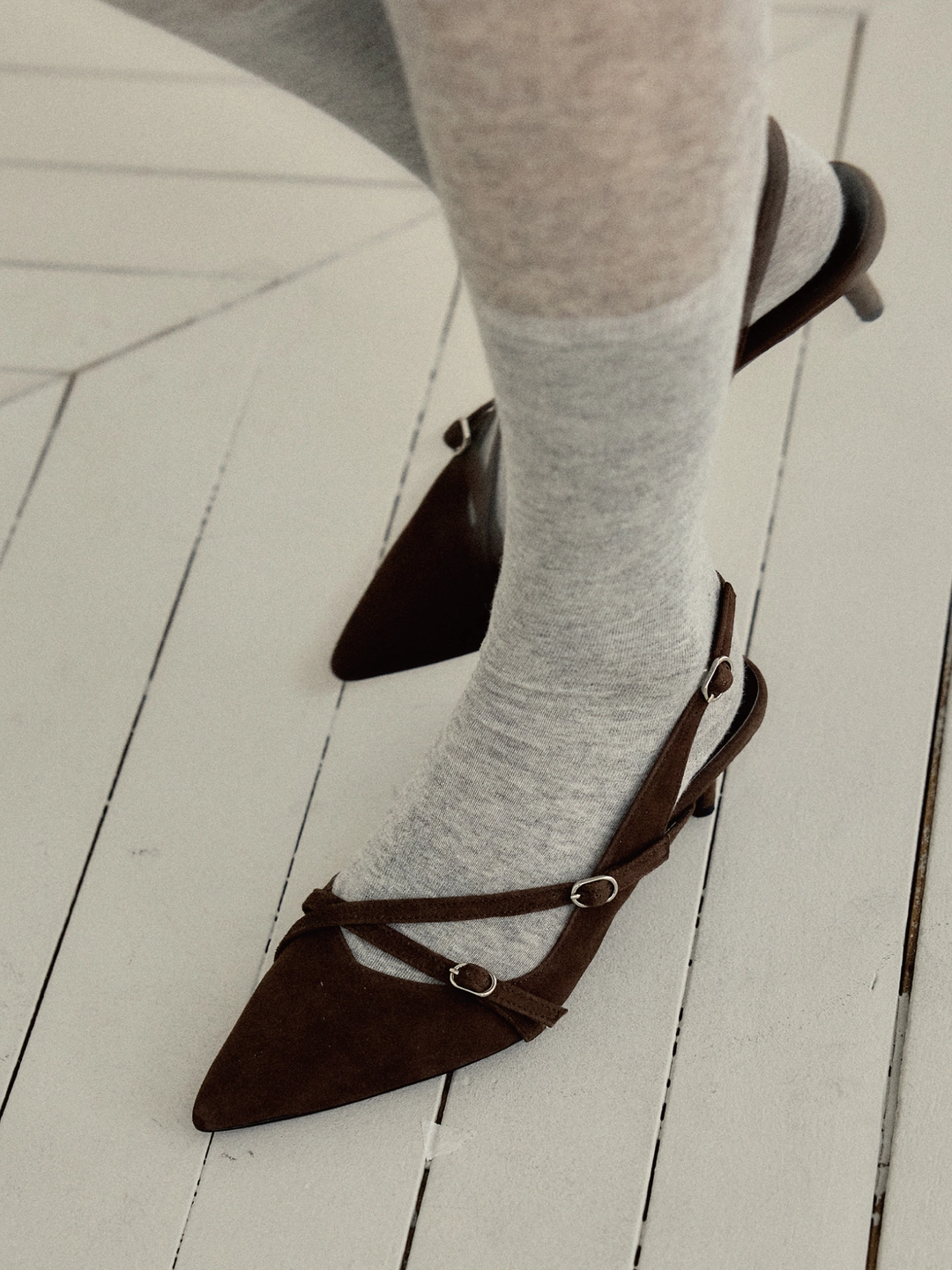 러브듀이 [바로배송] OBLIQUE strap slingback / 브라운스웨이드 상품 이미지 2