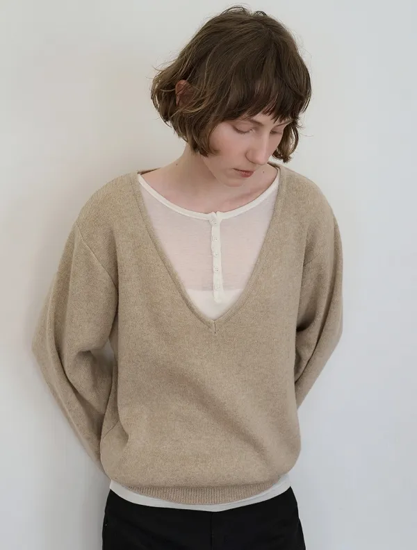 Soft medium deep V-neck knit_Linen