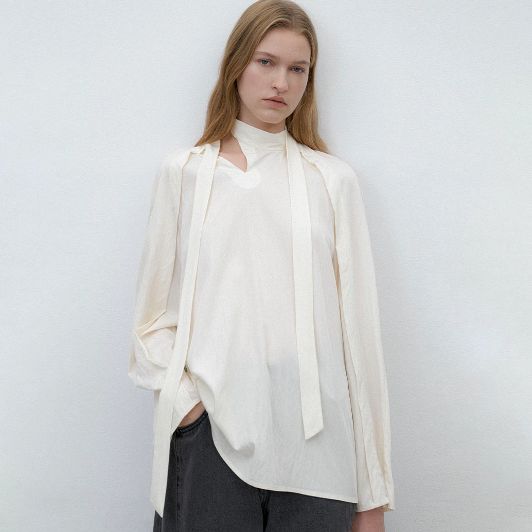 아뜰리에 나인 (BL-4352)VOLUME SLEEVE TIE BLOUSE 상품 이미지 1