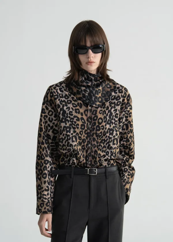 (UNI) LEOPARD DETACHABLE SCARF SHIRT - BEIGE