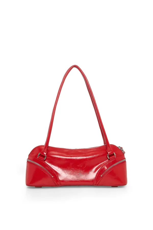 CURVE ZIP BAGUETTE BAG IN RED