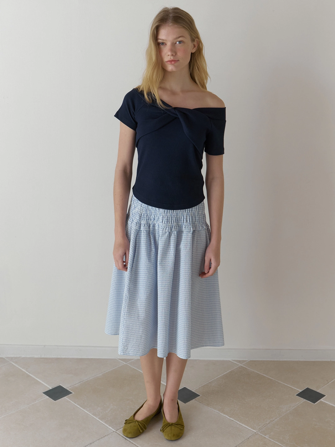 어몽 A TWIST JERSEY TOP_NAVY 상품 이미지 1