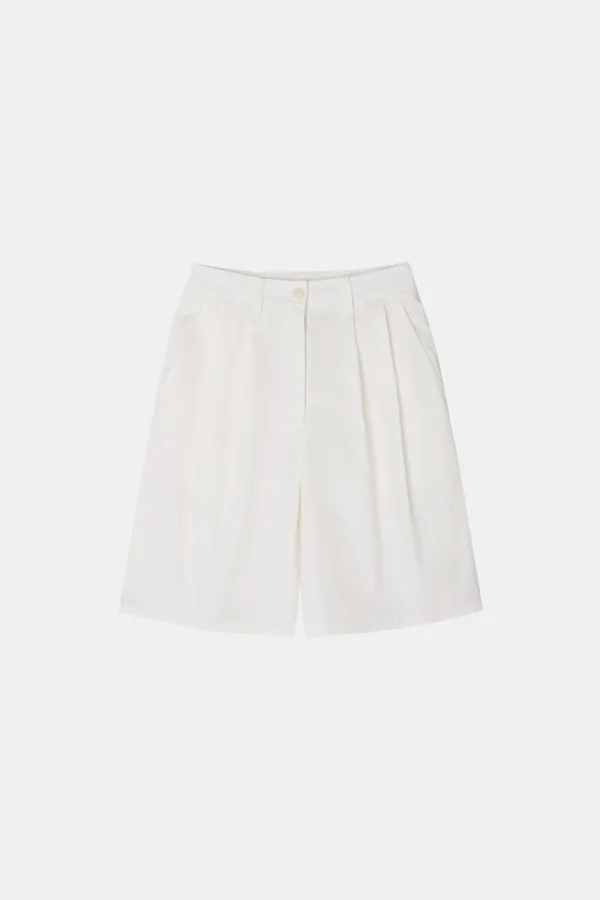 Two Tuck Bermuda Pants in White