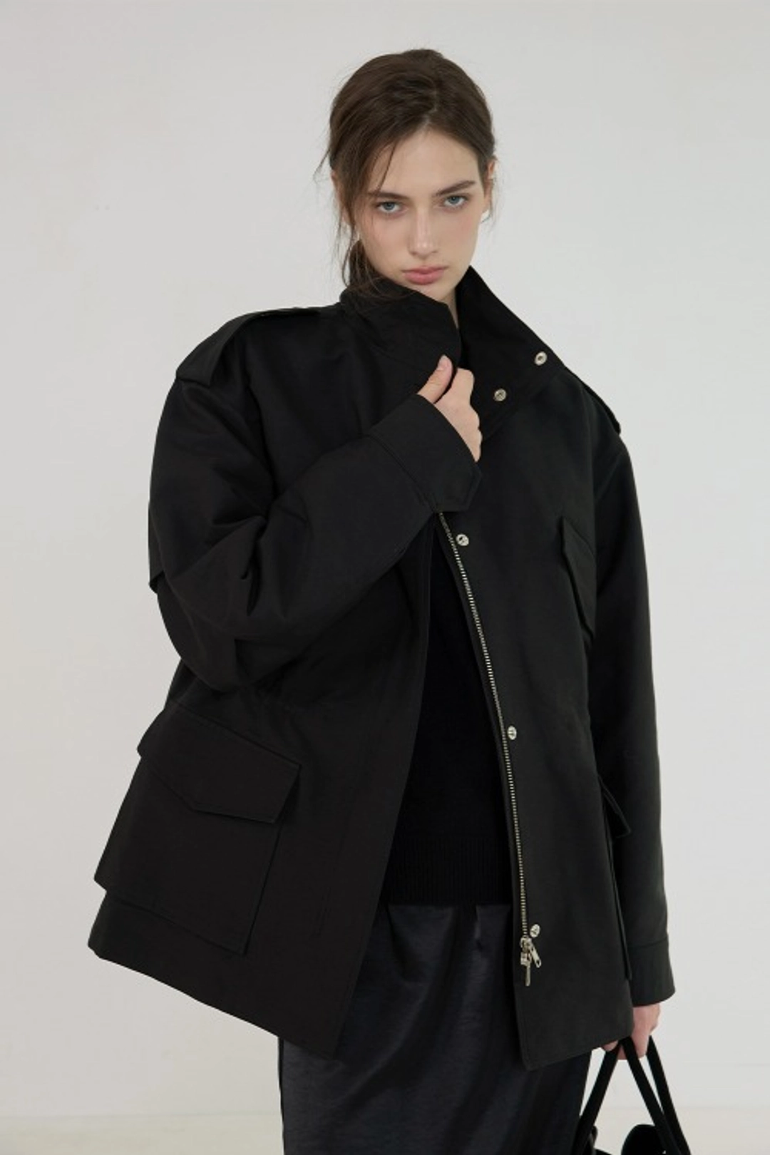 퀸스래빗 Airy Drawstring Highneck Jumper - BLACK 상품 이미지 2