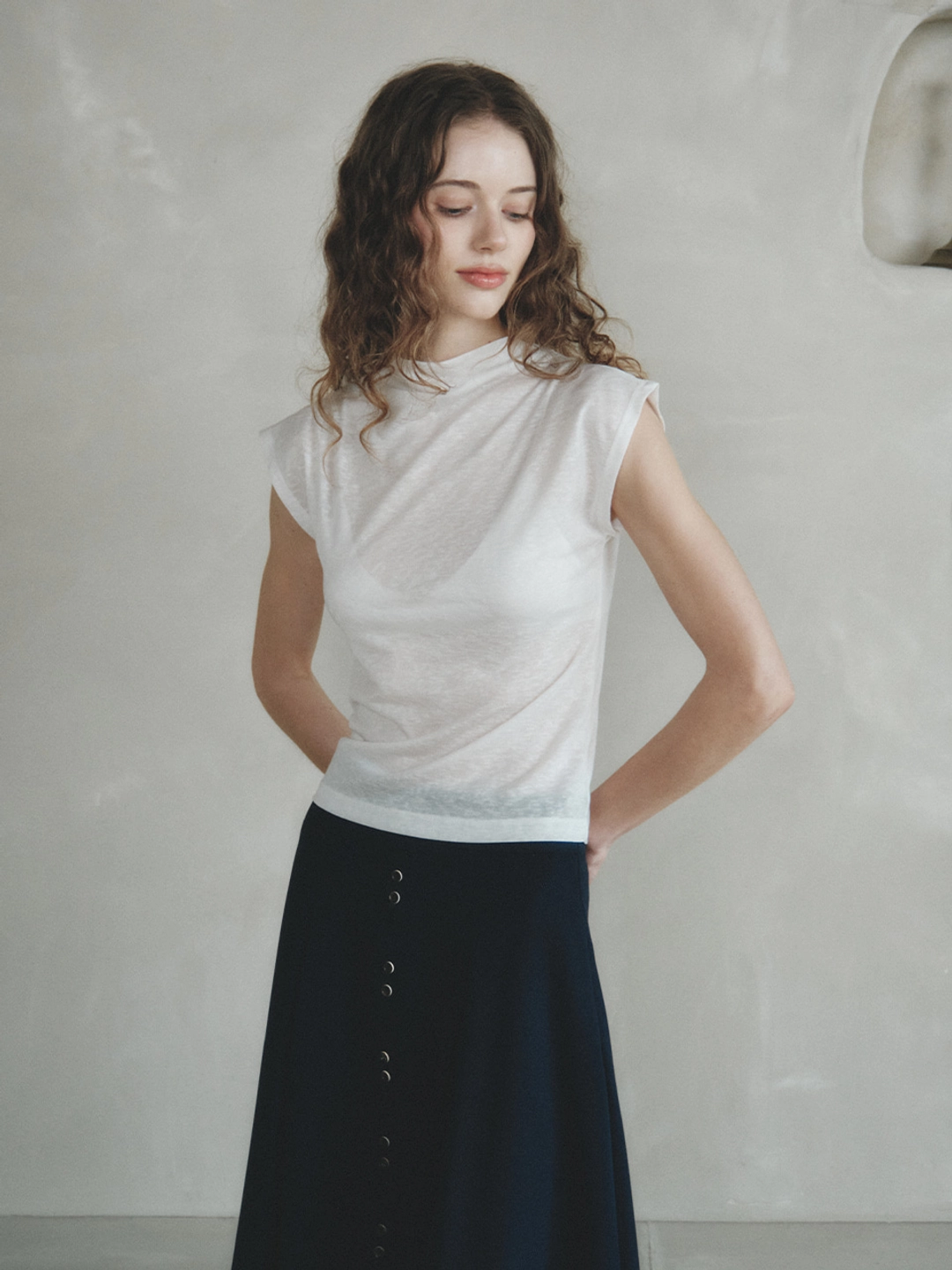 르니나 MARGARET half turtleneck T-shirt_ivory (6/2 예약배송) 상품 이미지 1