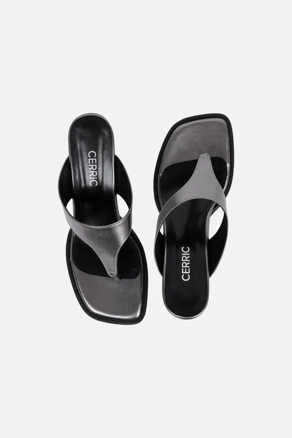 [Exclusive] Solid Flip Flop Heels _ Silver