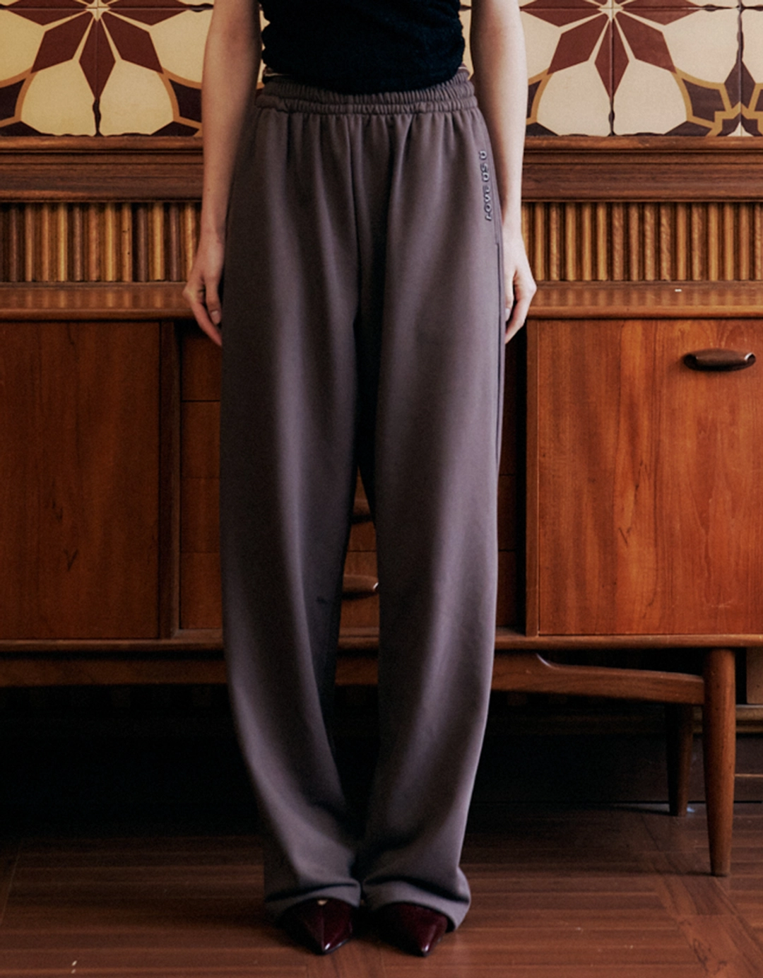 러브어스유 LOVE US U Sweat Pants (Brown) 상품 이미지 1