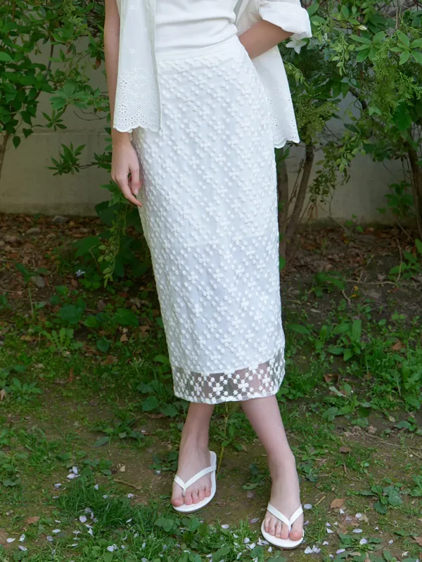 Faint lace skirt (white)