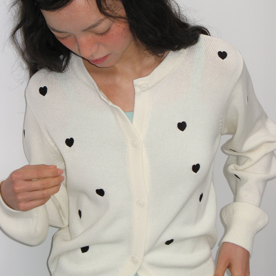 론론 HEART PATTERN KNIT CARDIGAN IVORY 상품 이미지 2