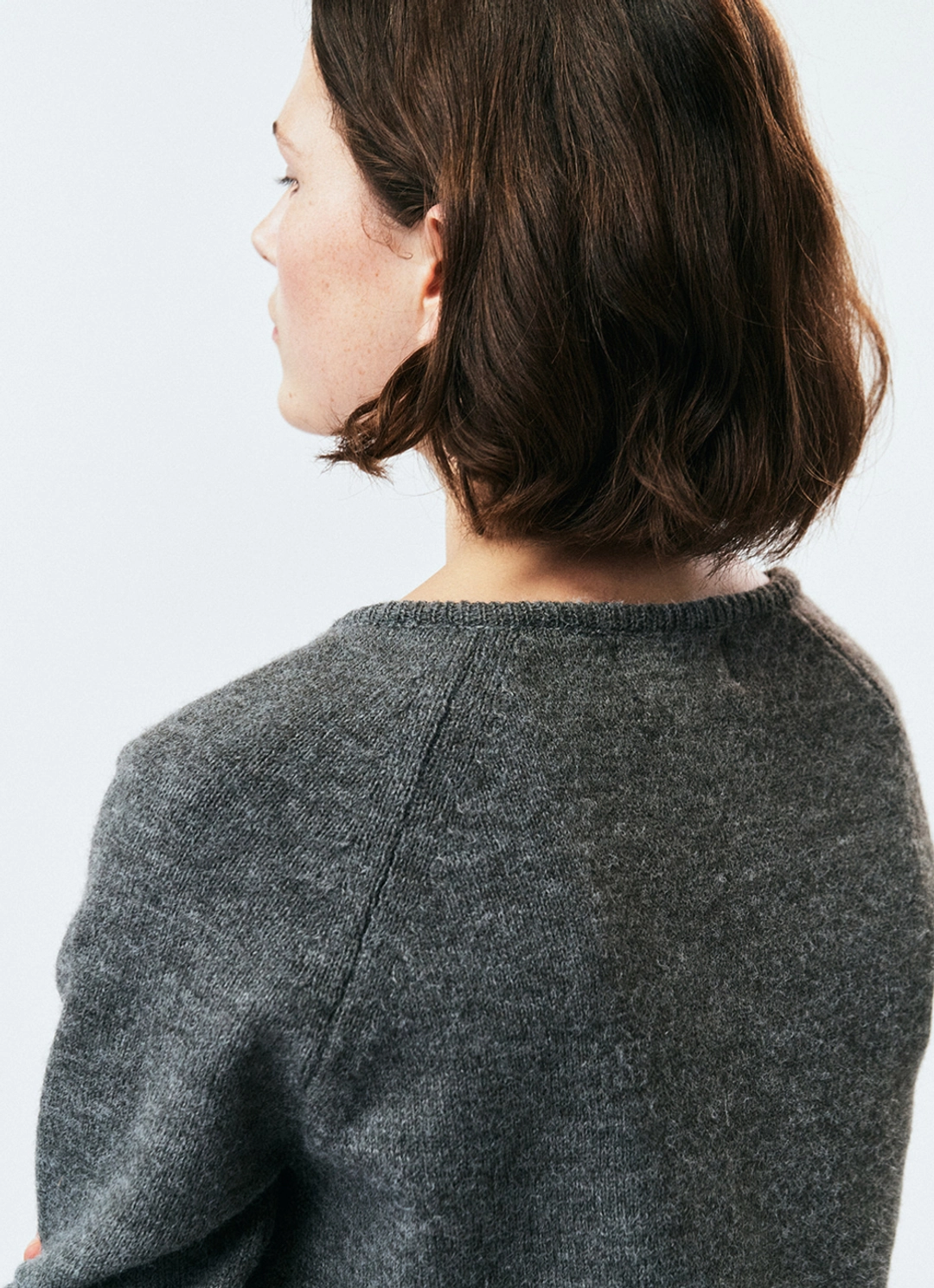 리볼드 Button V-Neck NT_(Charcoal) 상품 이미지 3