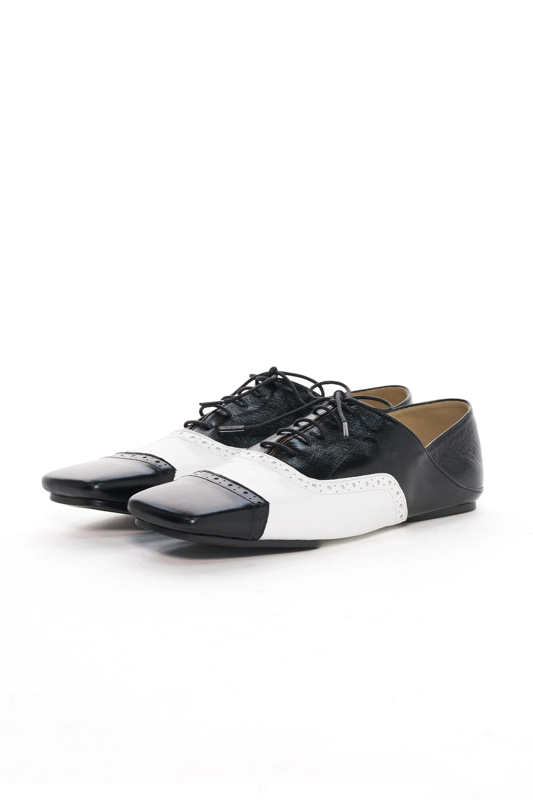 푸쉬버튼 SS26 BLACK WHITE FOLDABLE OXFORD SHOES 상품 이미지 1