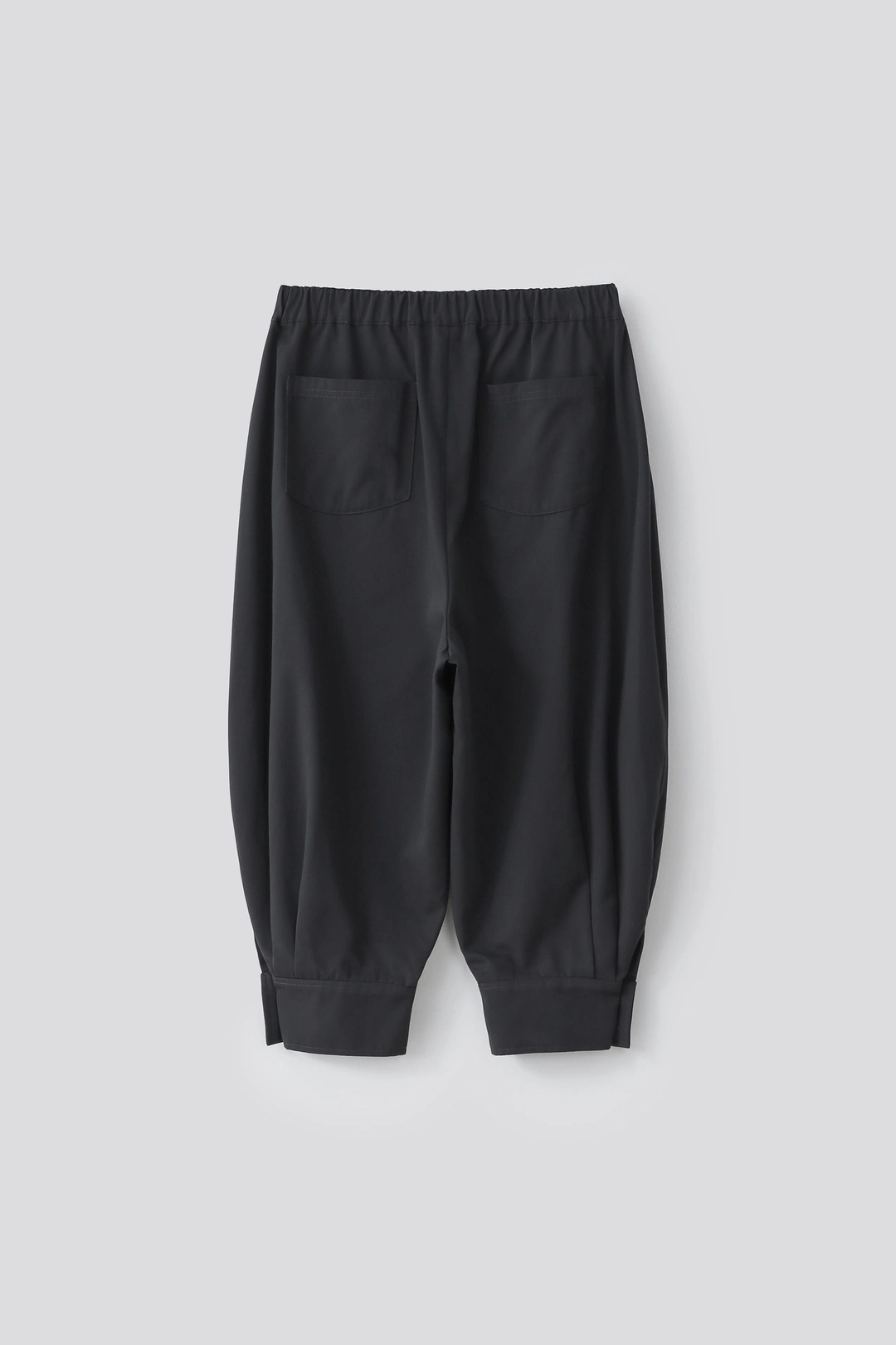 마조네 PIN TUCK VOLUME PANTS_CHARCOAL 상품 이미지 1