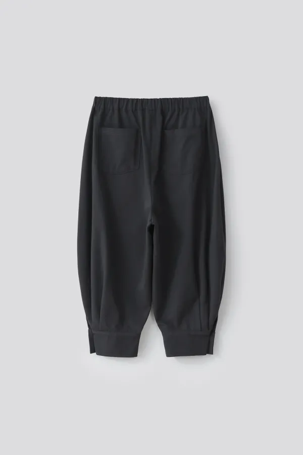 PIN TUCK VOLUME PANTS_CHARCOAL