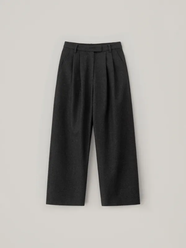 [11.3 예약 배송] Cleo Wool Tuck Slacks - Dark Charcoal - CHE-SEOUL