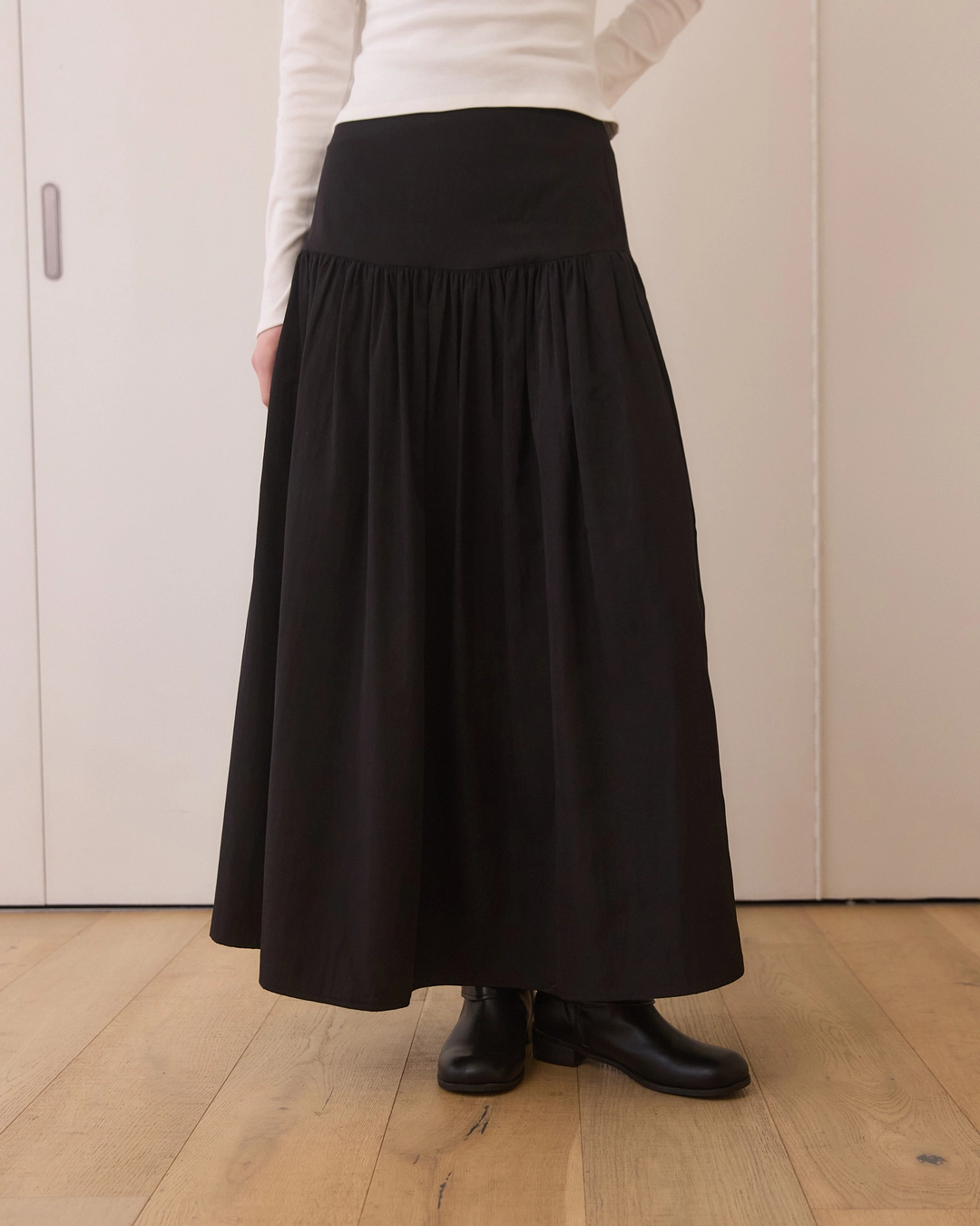 어다울 Drop waist shirring long skirt - black 상품 이미지 1