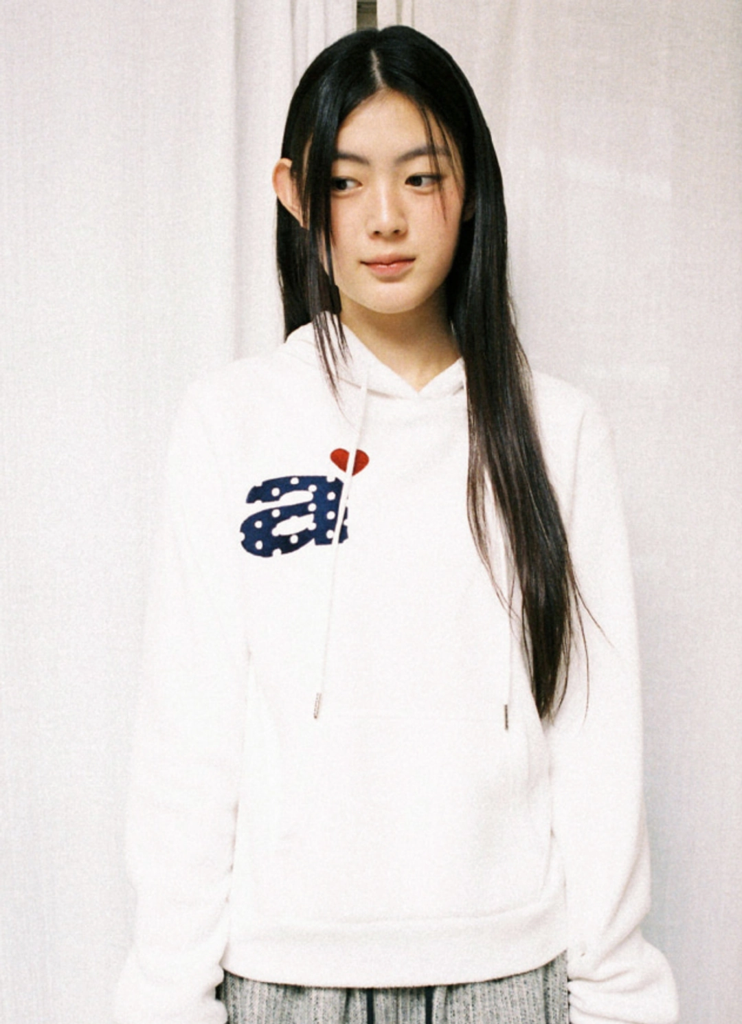 에이이에이이 DOT SMALL LETTER FLEECE HOODIE [WHITE] 상품 이미지 2
