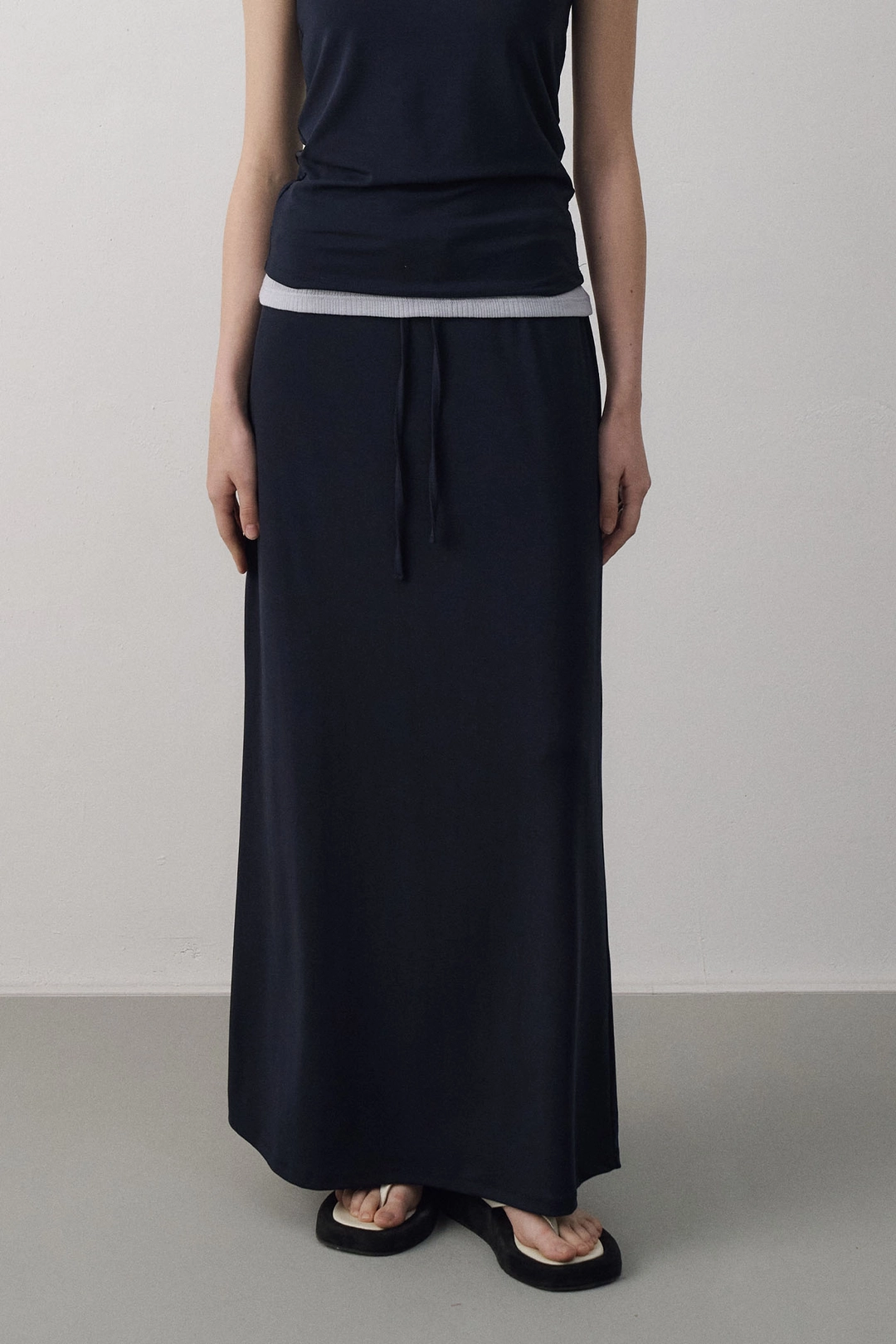 라메레이 [2차 리오더]Jersey String Maxi Skirt[LMBFSUSK416]-Navy 상품 이미지 2