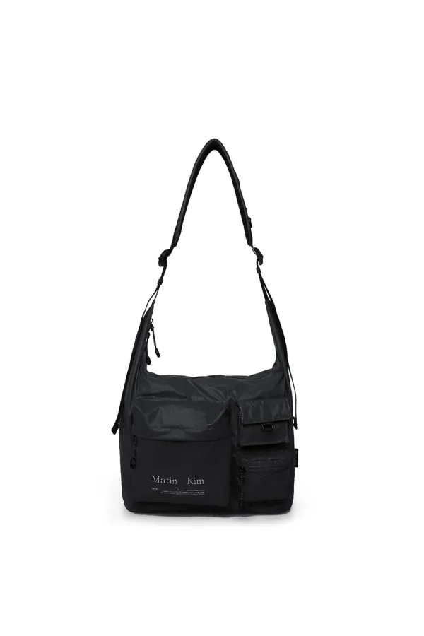 MULTI-POCKET LITE CROSS BAG IN BLACK