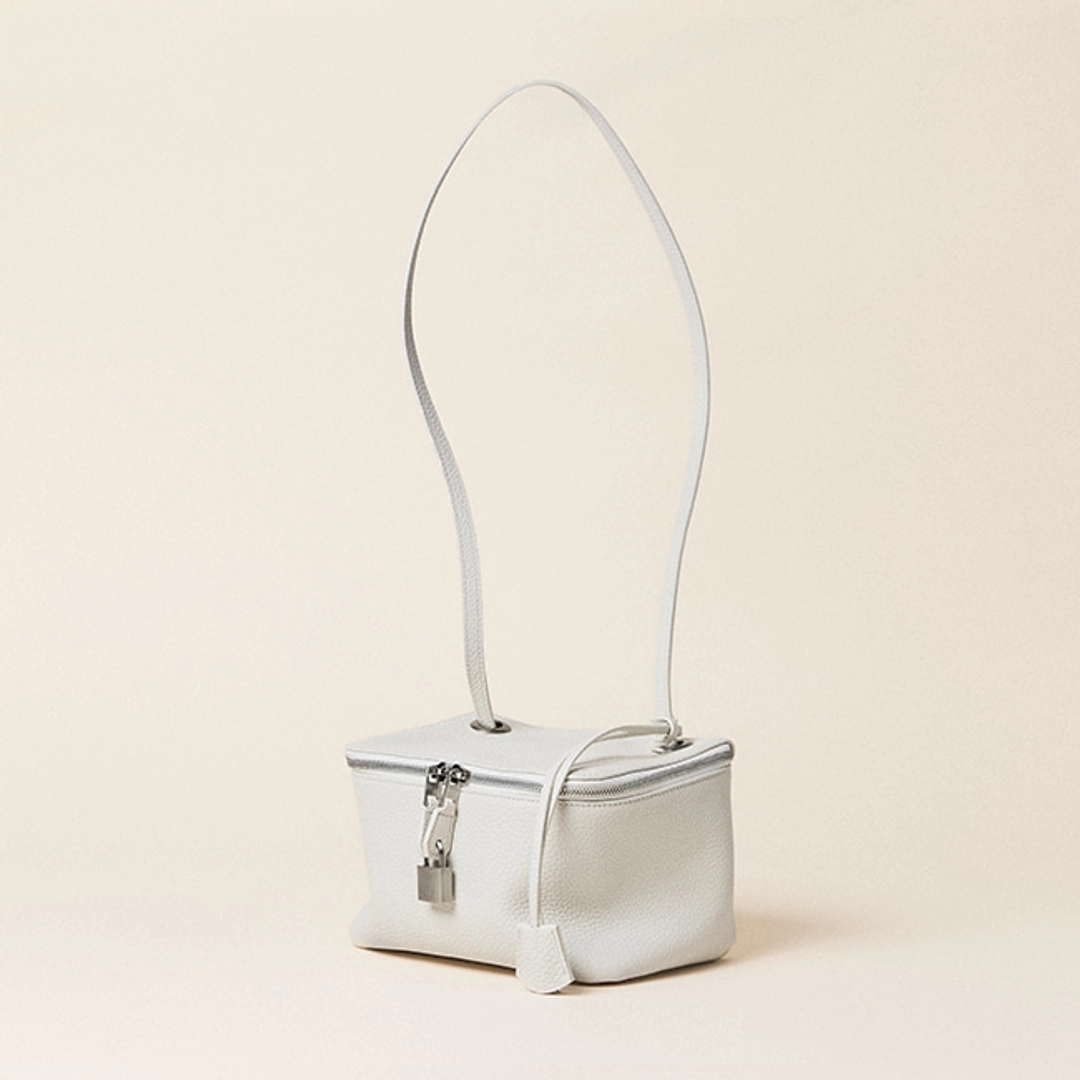 애테 [4th reorder : 6/17 예약배송] VANITY BAG MINI_SALT 상품 이미지 1