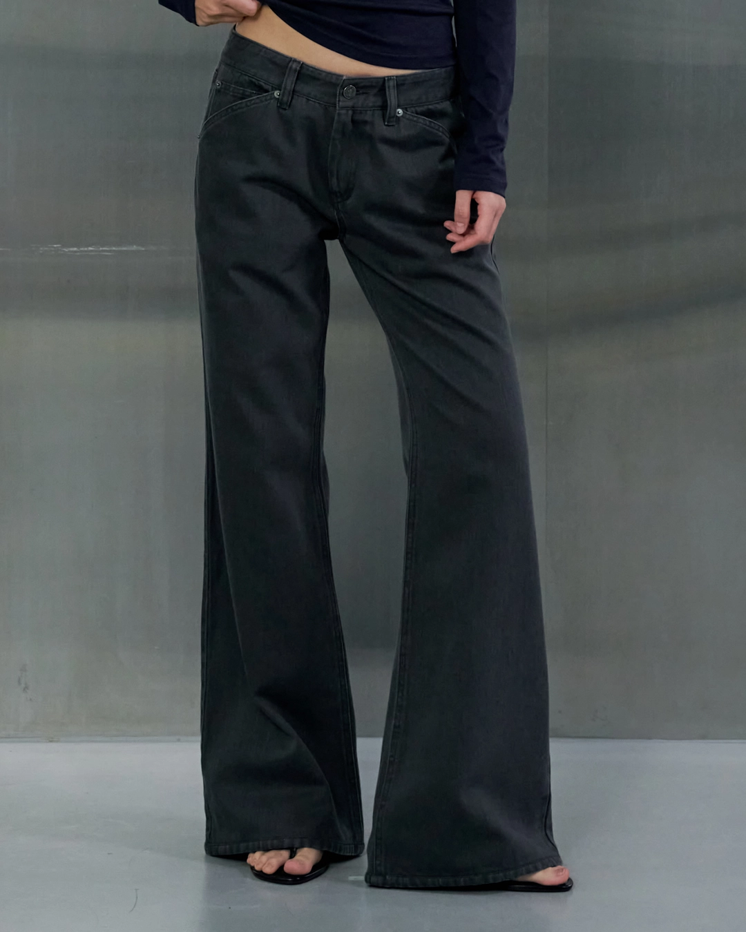 오데스 [9/14 예약 출고] WASHED COTTON BOOT CUT PANTS - CHARCOAL 상품 이미지 1