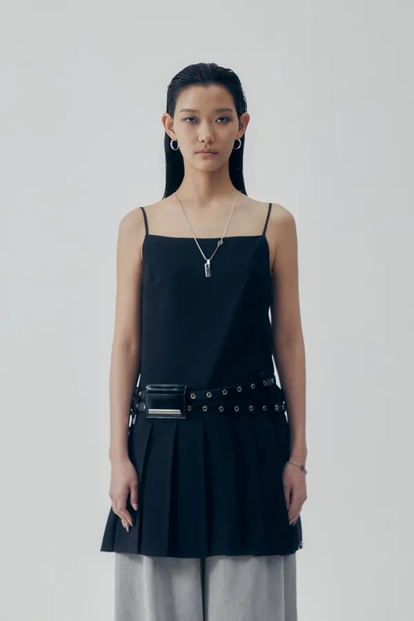 Apron Pleated One-piece [ Black ]