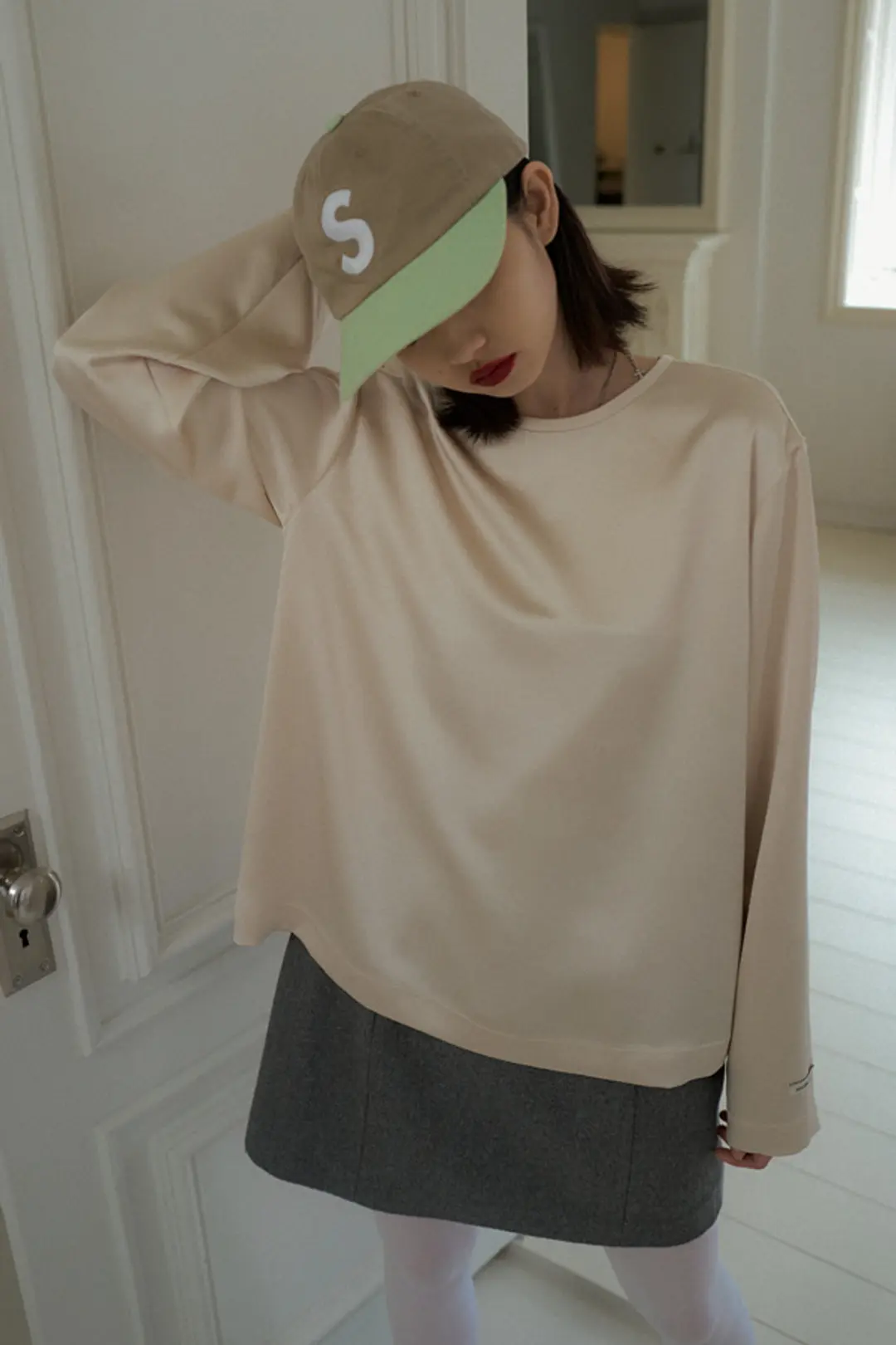 오버듀플레어 BASIC SATIN BLOUSE_CREAM 상품 이미지 2