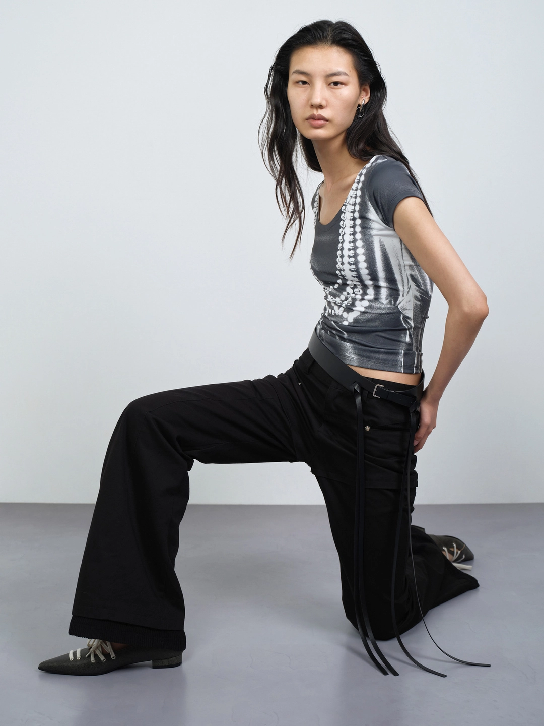 나체 PEARL NECKLACE PRINTED T-SHIRT BLACK 상품 이미지 3