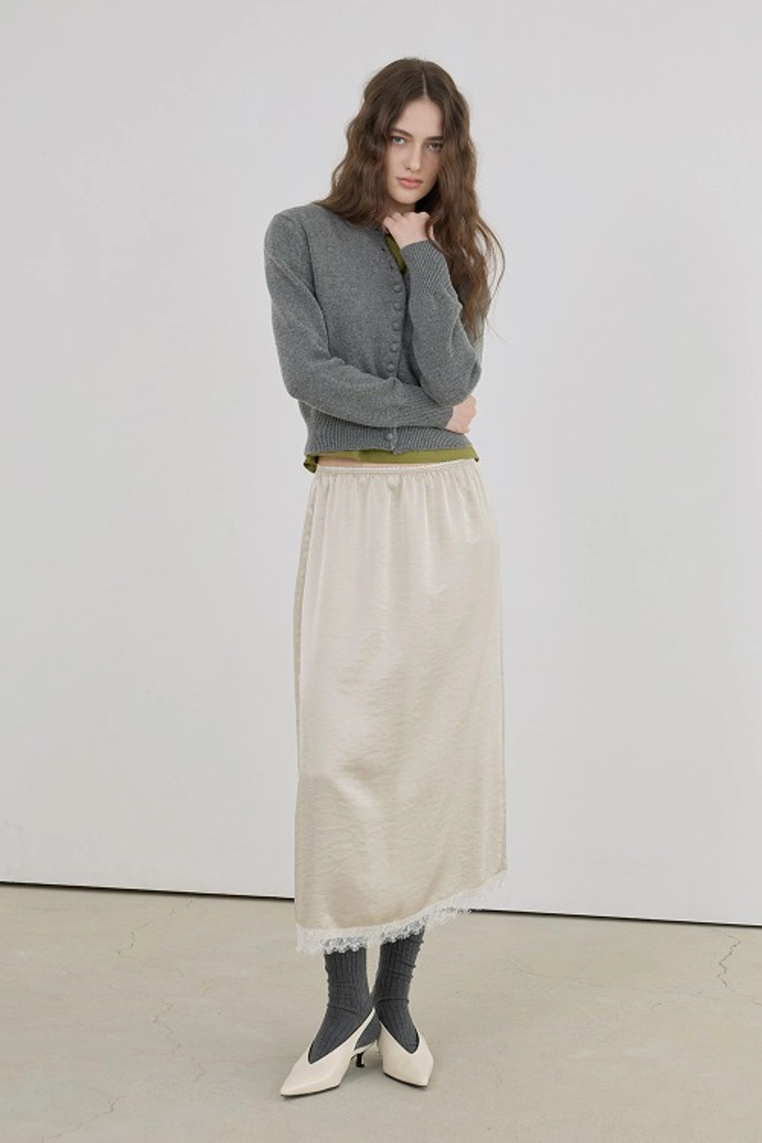 퀸스래빗 Lacy Satin Lace Midi Skirt 상품 이미지 2